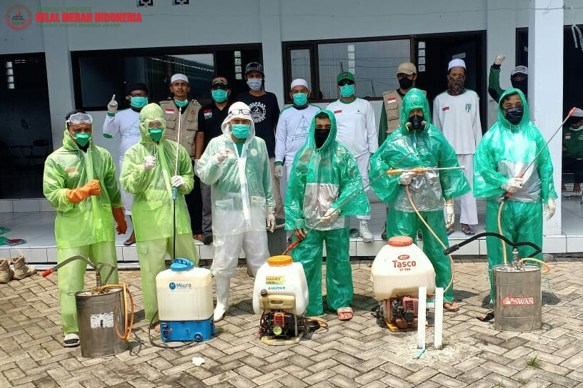 700 Kali LEBIH anak organisasi FPI Lakukan Penyemprotan Disinfektan di Tanah Air
