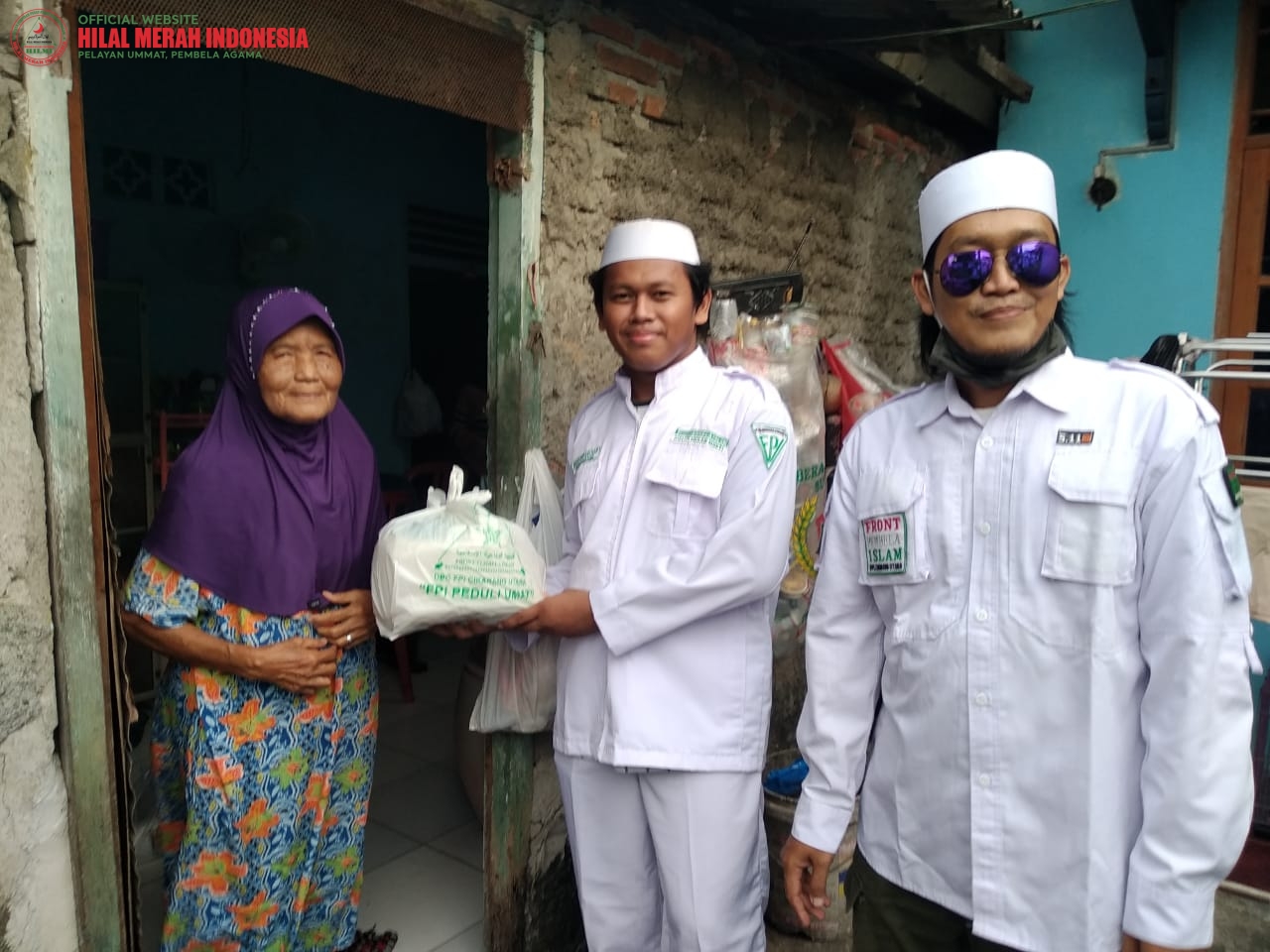 FPI Cikarang Utara Bagikan Sembako Untuk OPANG dan Kaum Dhu'afa