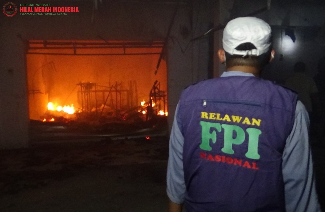 FPI Poso Bersama MT. Khalid Bin Walid Ikut Padamkan Si Jago Merah di Pasar Sentral Kab. Poso