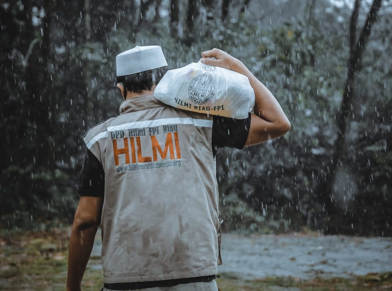 Bergembira Menyambut Kemenangan Hari Raya Idul Fitri 1441 H, HILMI FPI Riau Salurkan 1 Ton Beras untuk Warga Pekanbaru