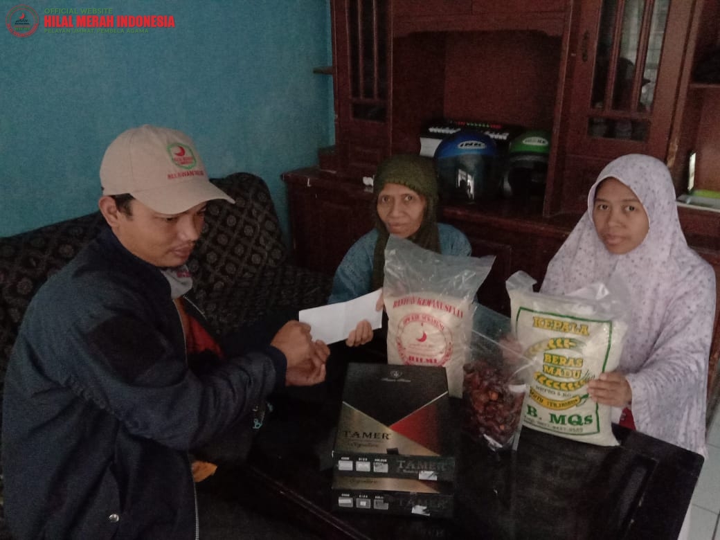 HILMI FPI Sukabumi Serahkan Bantuan Untuk Penderita Kanker Ovarium dan Paru-paru