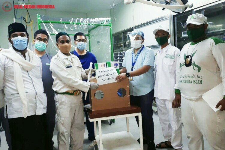 Salurkan Aerosol Box dan Pengaman Persalinan, HILMI & LPI Surabaya Sasar RS Terbesar di Jawa Timur