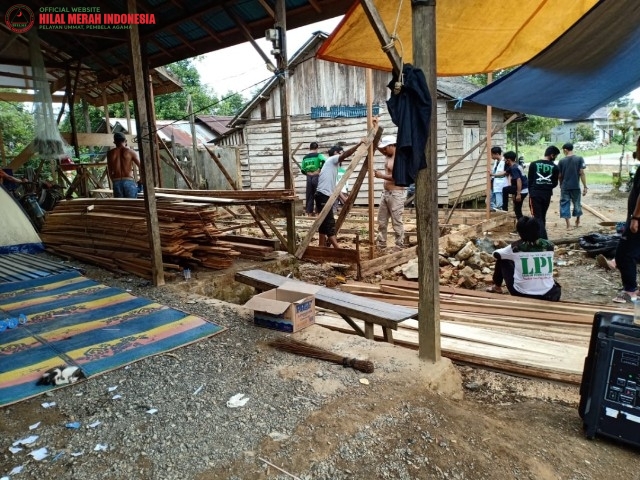 Laskar dan HILMI FPI Tanah Laut Bedah Rumah Korban Banjir Pelaihari