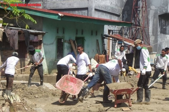 Tiba di Masamba, Relawan DPD FPI Sulteng dan Poso Bersihkan Masjid dan Pemukiman Warga