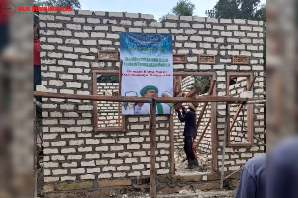 Rumah Seorang Janda Empat Anak di Madura, Dibedah HILMI FPI