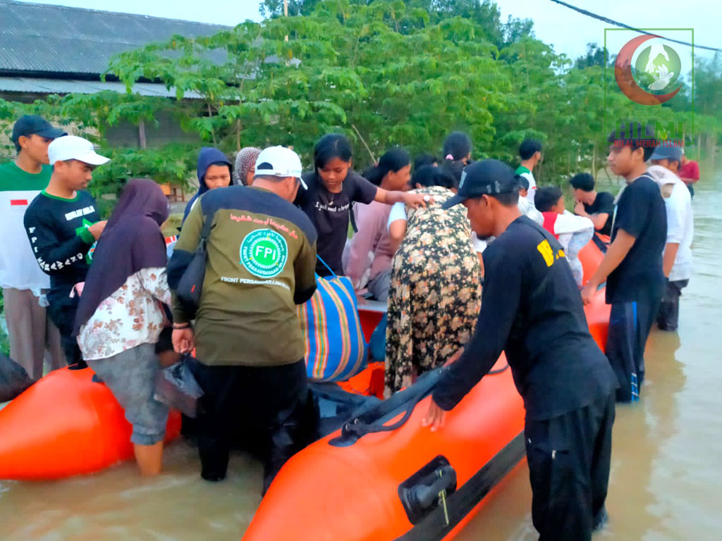 Sampai hari ini 28 Februari 2023, para relawan PRI-BATIK-FPI masih terus membantu warga di lokasi bencana banjir karawang.
