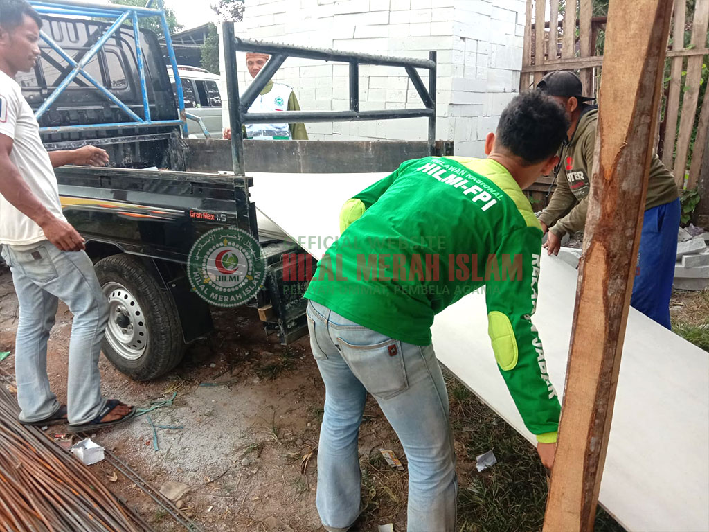 HILMI FPI Kab.Sukabumi Bersama DPC Nyalindung Donasikan Bahan Bangunan