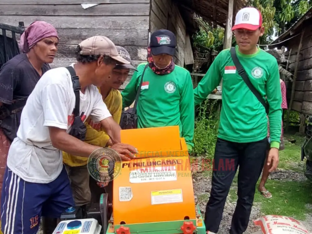 HILMI-FPI Sulteng Berikan Bantuan Mesin Perontok Jagung