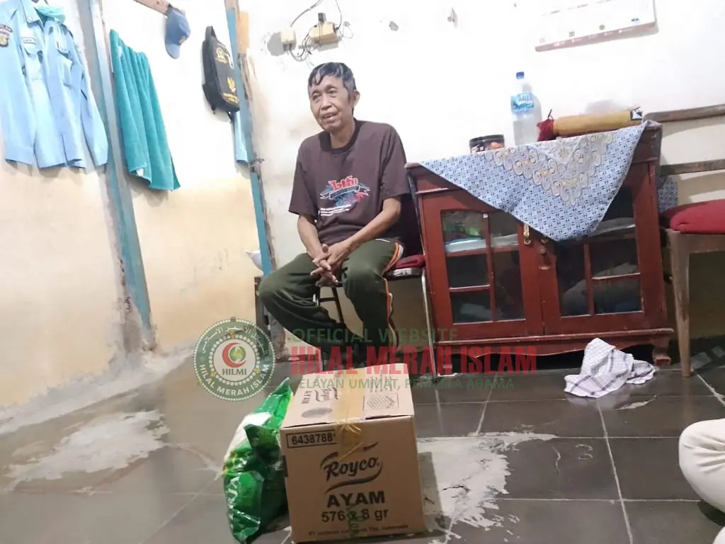 Hilal Merah Islam Hidup Sebatang Kara Dengan Kondisi Penglihatan Yang Semakin Melemah