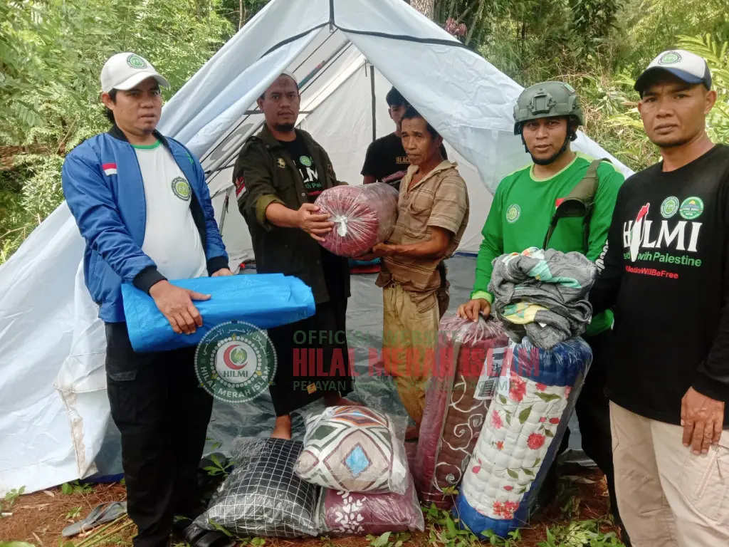 FPI Kab. Sukabumi Kirimkan Kasur Lipat, Selimut, Bantal