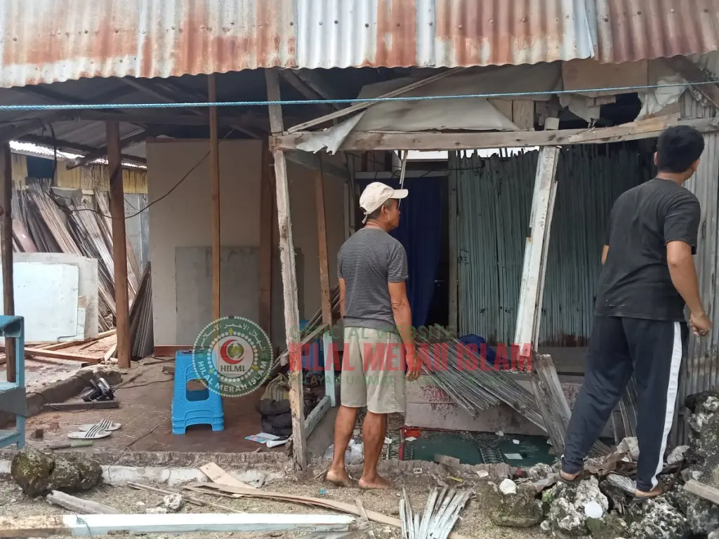 HILMI FPI dan Relawan NTT Bantu Bedah Rumah Janda