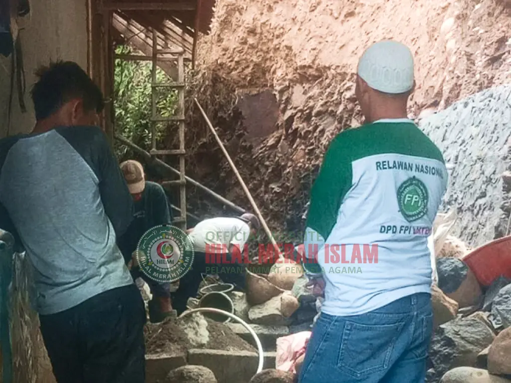HILMI PRI DPD FPI Banten Berikan Bantuan