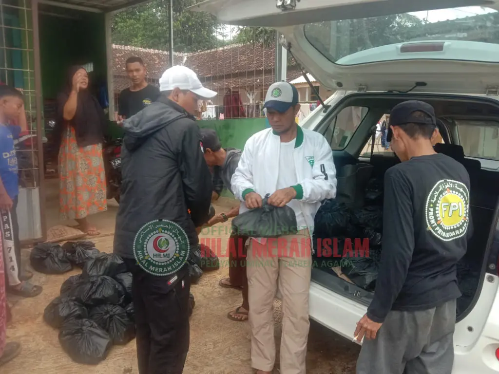 HILMI-PRI FPI Kirimkan Sembako Ke Pengungsian