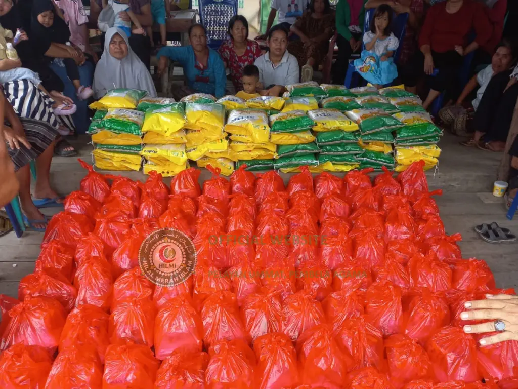 Hilal Merah Indonesia DPW FPI Singkawang Berikan Bantuan Kepada Korban Banjir