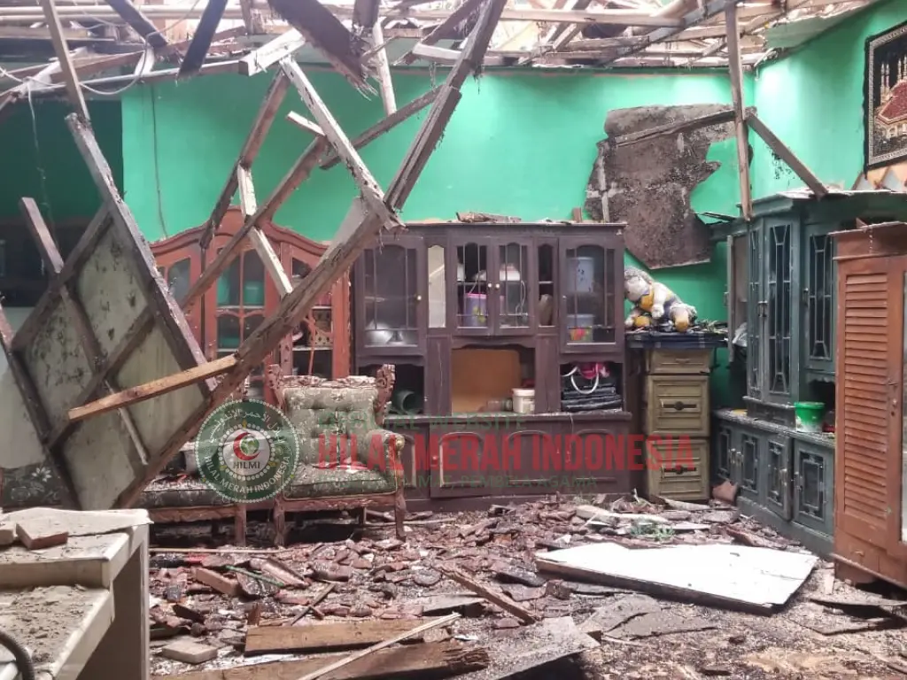 Hilmi Pohon Tumbang di Ciamis Satu