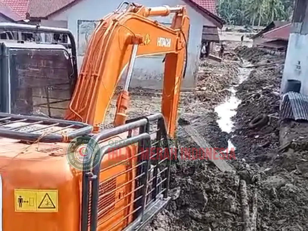 FPI Batu Bara Bersihkan Lumpur