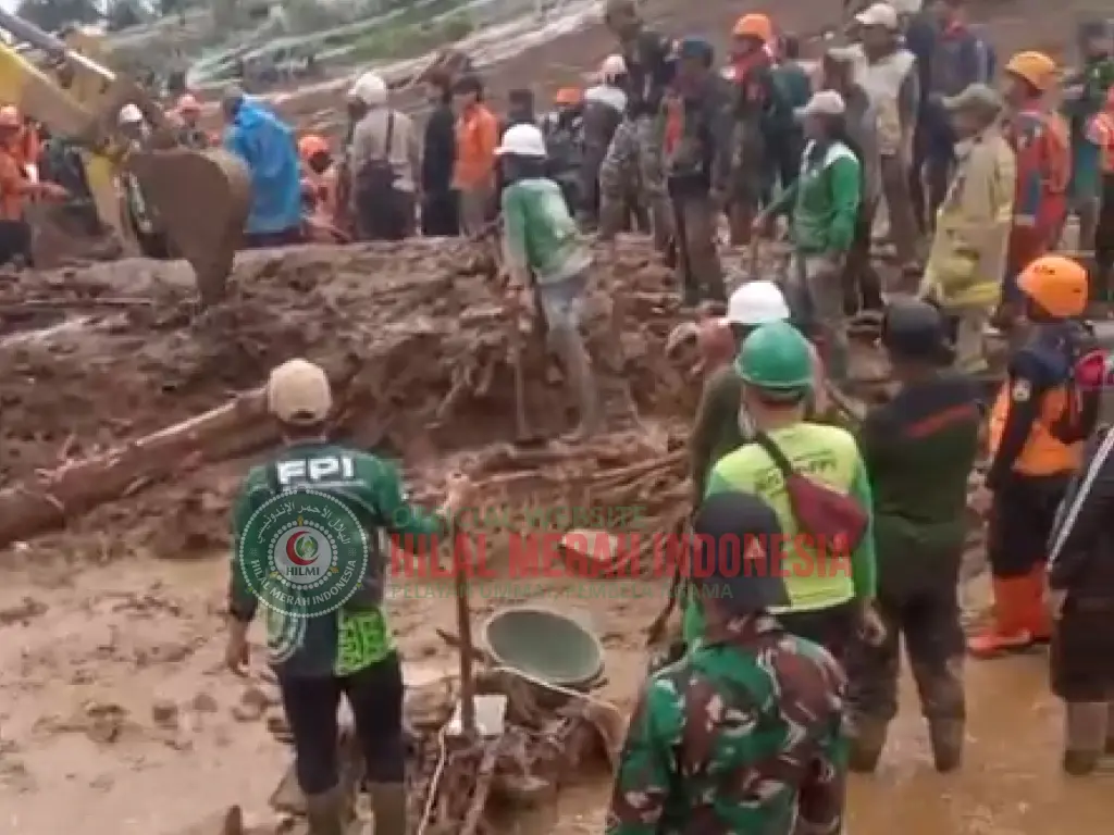 Hilmi FPI Kab.Bandung Barat Terus Bantu Pencarian Jenazah 1