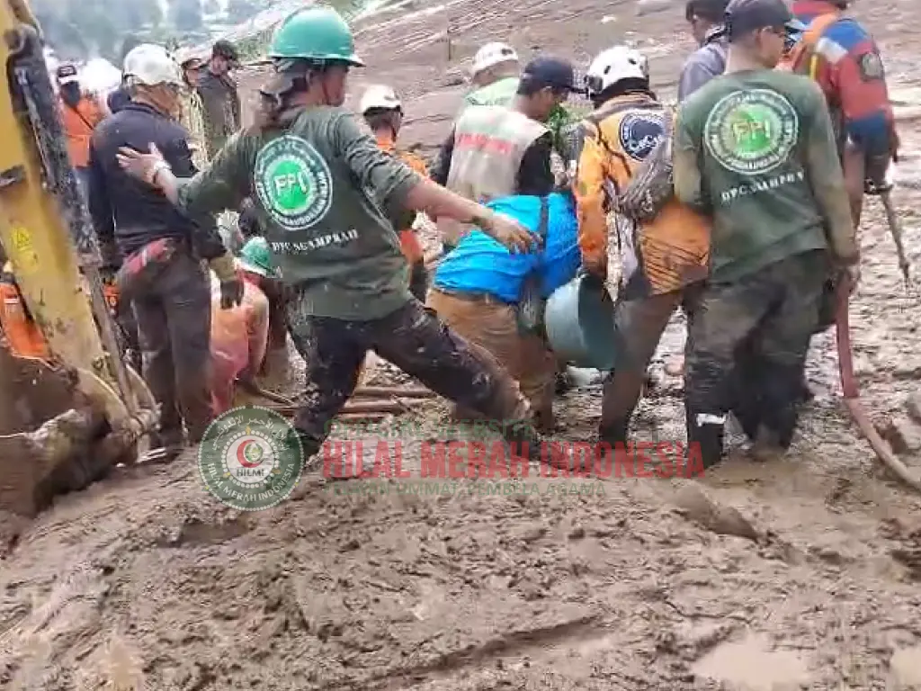 Hilmi FPI Kab. Bandung Barat Terus Bantu Pencarian Jenazah
