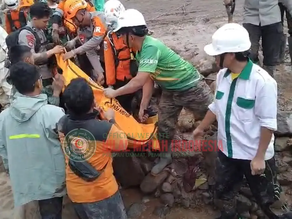 Hilmi Longsor Bandung Barat, Puluhan Rumah Tertimbun, Puluhan Warga Hilang 1