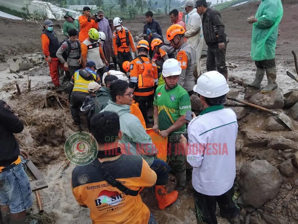 Hilmi Longsor Bandung Barat, Puluhan Rumah Tertimbun, Puluhan Warga Hilang
