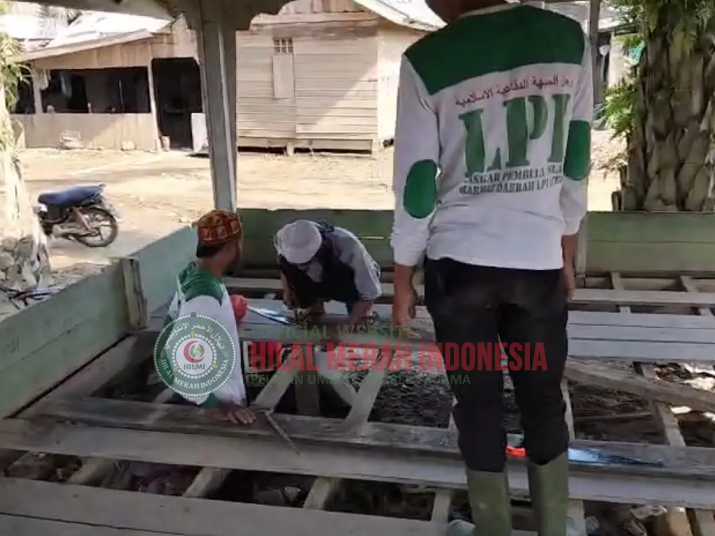 Relawan HILMI FPI Posko 2 Renovasi Balai Pengajian Darul Aman