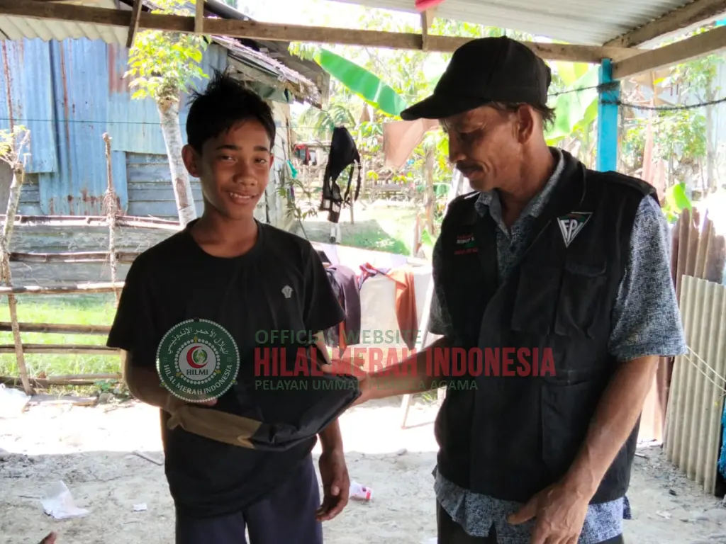HILMI FPI Aceh Bagikan Tas Sekolah dan Peralatan Sekolah Untuk Anak Korban Banjir 1