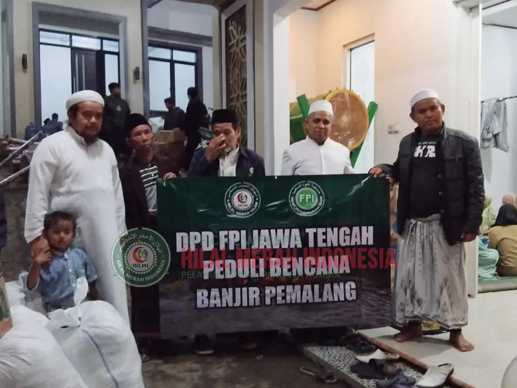 Hilmi DPW FPI Pemalang Salurkan Bantuan Hebel untuk Warga Terdampak Banjir Bandang