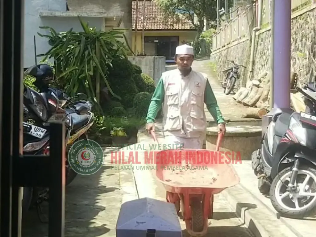 Hilmi Hujan Deras Picu Longsor, Tembok Rumah Bapak Haris Senjaya Warga Ciamis Jebol