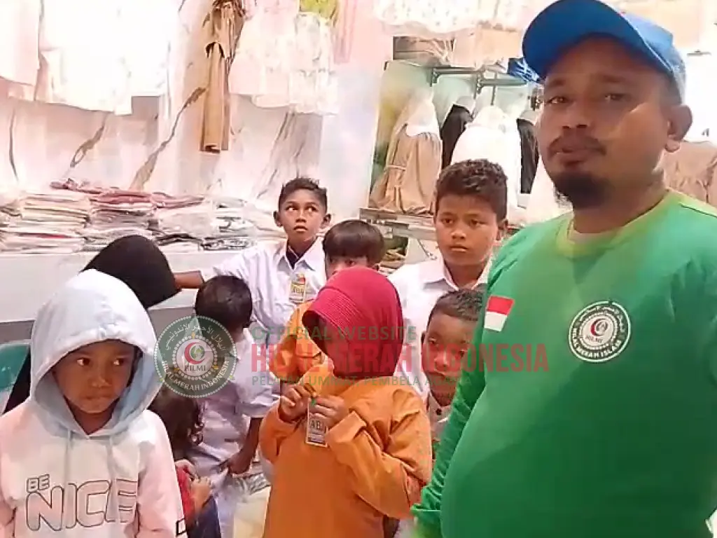 Hilmi Relawan FPI Aceh Berikan Bantuan Zakat Berupa Seragam Sekolah 1