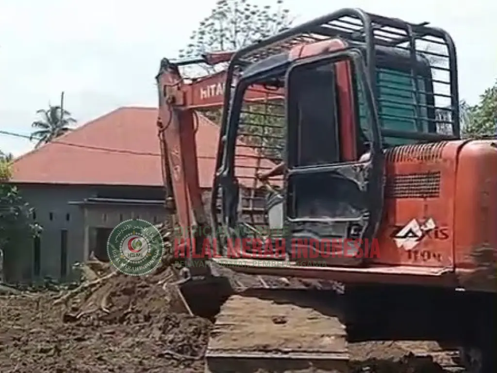 Hilmi Relawan FPI Aceh dan Relawan Nasional Pulihkan Rumah Warga 1