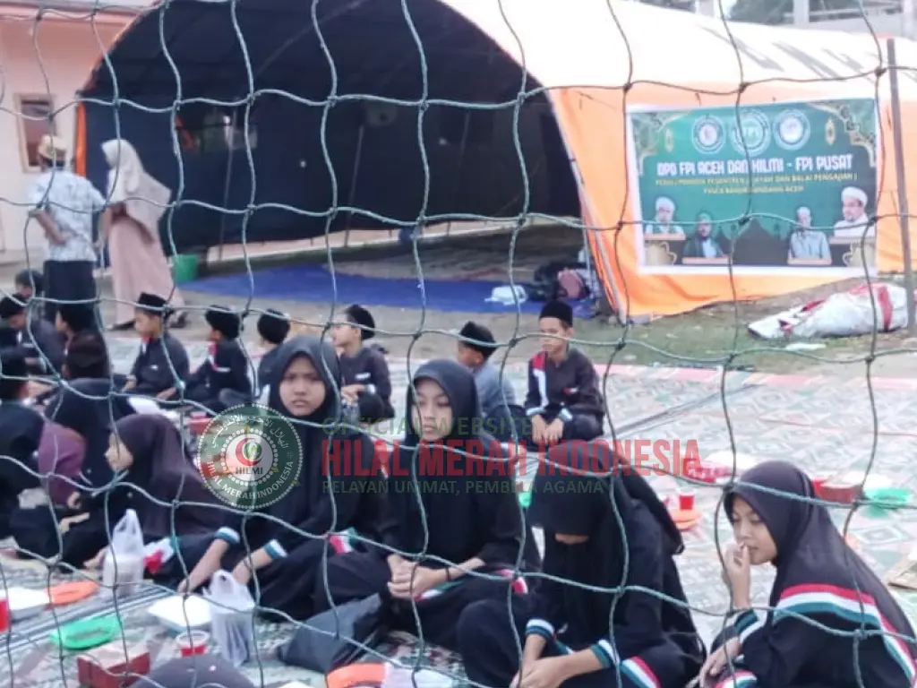 Hilmi DPD FPI Aceh Santuni dan Berbuka Bersama 50 Santri di Muara Batu 1