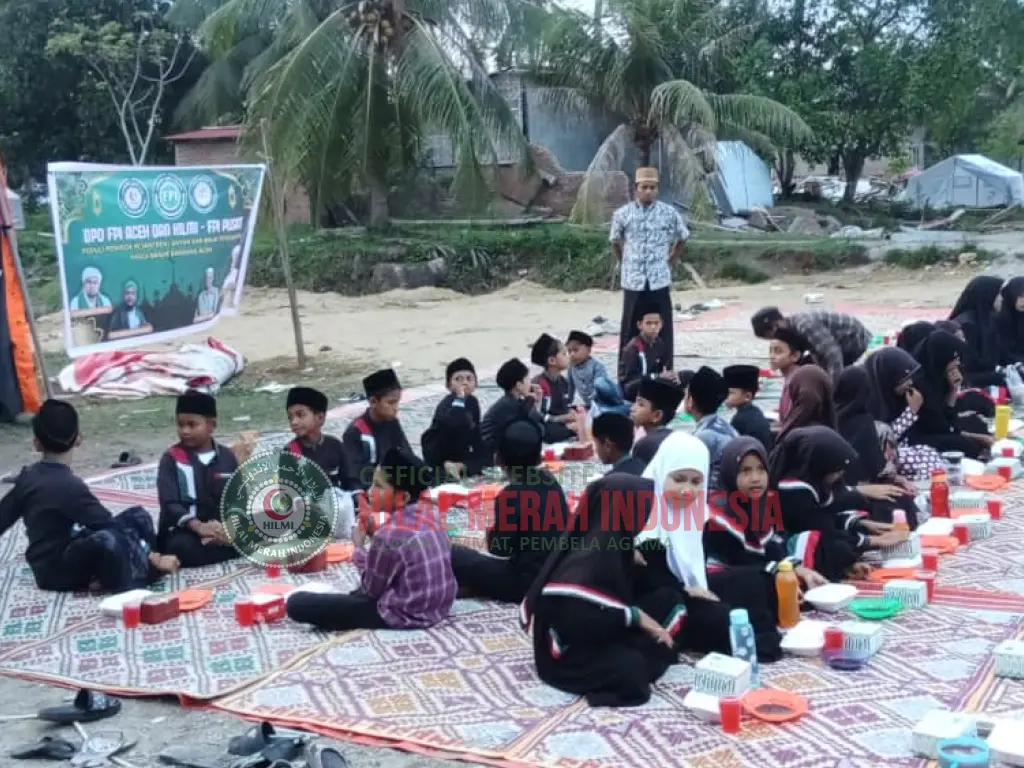 Hilmi DPD FPI Aceh Santuni dan Berbuka Bersama 50 Santri di Muara Batu