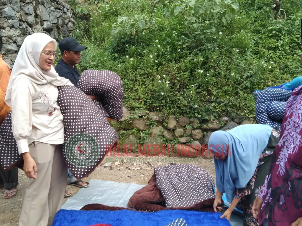 Enam Bulan Pasca Bencana, Relawan HILMI FPI Terus Salurkan Bantuan 1