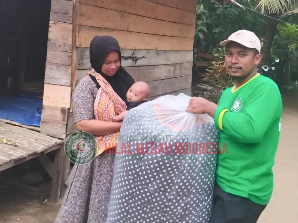 HILMI Hangatkan Harapan Ibu dan Bayi Relawan Salurkan Kasur untuk Warga