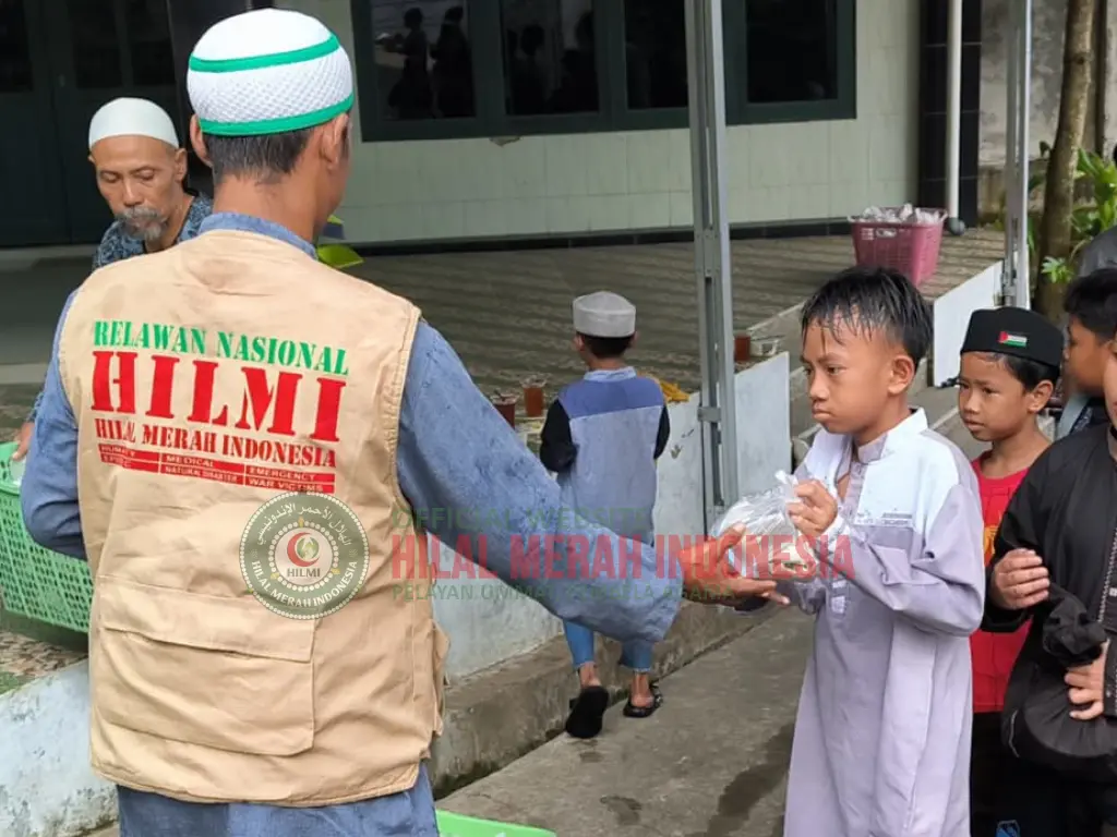 Hilmi 215 Paket Nasi Mengalir untuk Masyarakat dalam Aksi Jumat Berkah Samarinda 1