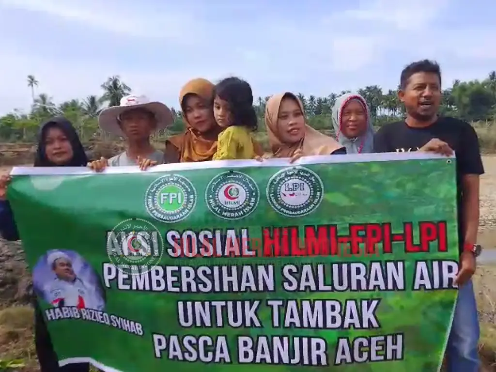 Hilmi Dari Lumpur ke Harapan, Relawan Pulihkan Saluran Tambak Warga Aceh