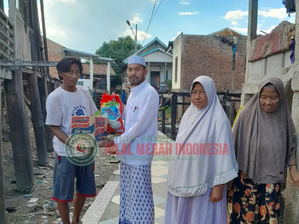 Korban Kebakaran di Kelurahan Arab Melayu, Jambi Terima Bantuan Sembako dari HILMI FPI