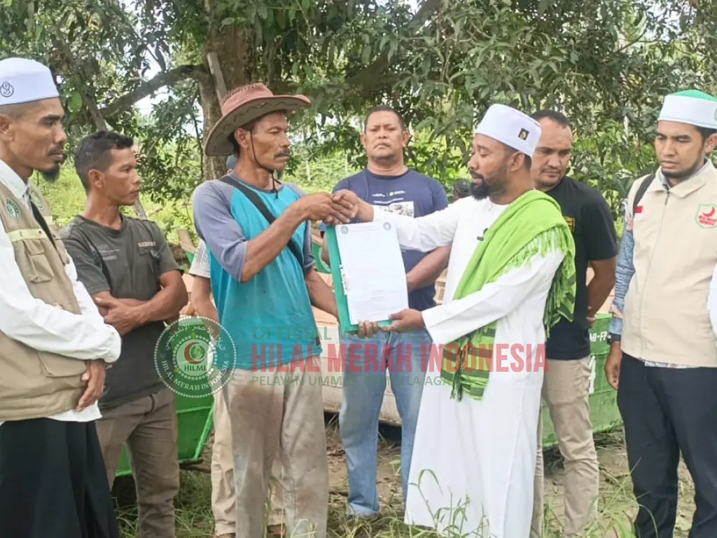 Serahkan 5 Unit Sampan Penguruk Pasir HILMI-FPI Serahkan 5 Unit Sampan Penguruk Pasir Untuk Korban Banjir Bandang di Bireuen 1