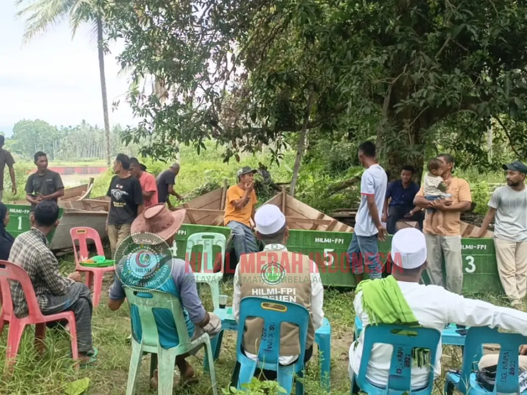 HILMI-FPI Serahkan 5 Unit Sampan Penguruk Pasir Untuk Korban Banjir Bandang di Bireuen