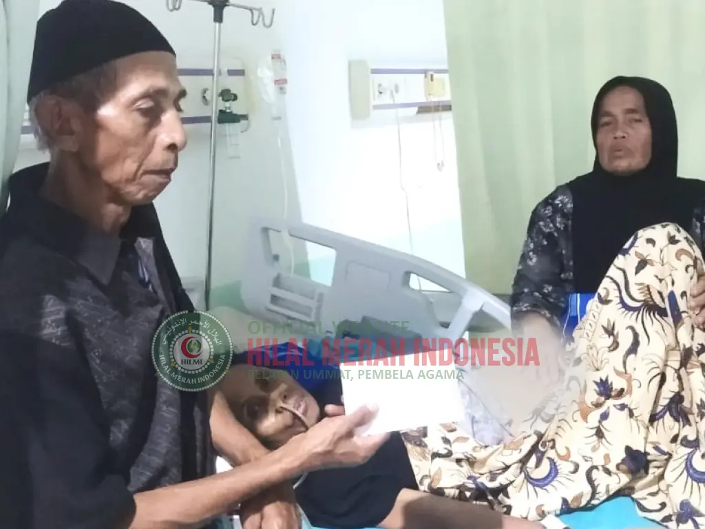HILMI Serahkan Bantuan untuk Pasien Dhuafa di Ciamis