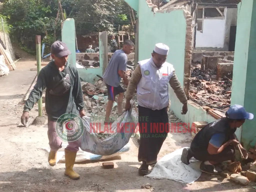 Hilmi DPW Front Persaudaraan Islam dan HILMI Ciamis Lakukan Asesmen Korban Kebakaran di Panawangan