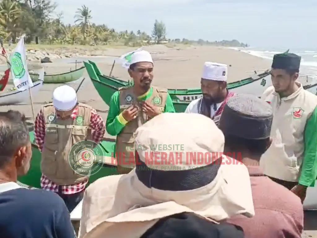Hilmi Bagikan Lima Perahu Baru Hilmi Lima Perahu Baru, Harapan Baru bagi Nelayan Korban Banjir di Bireuen 1