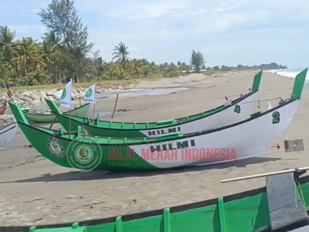 Hilmi Lima Perahu Baru, Harapan Baru bagi Nelayan Korban Banjir di Bireuen