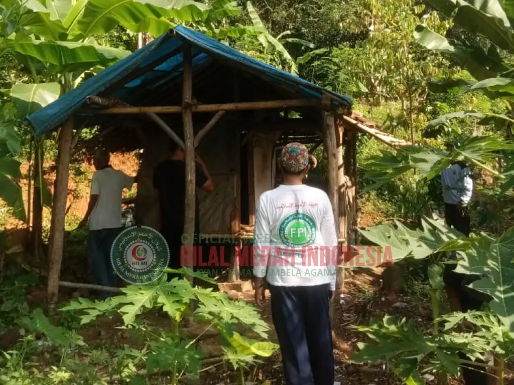Kerjasama DPC FPI Cariu dan Pemerintah Desa Bangunkan Rumah 1