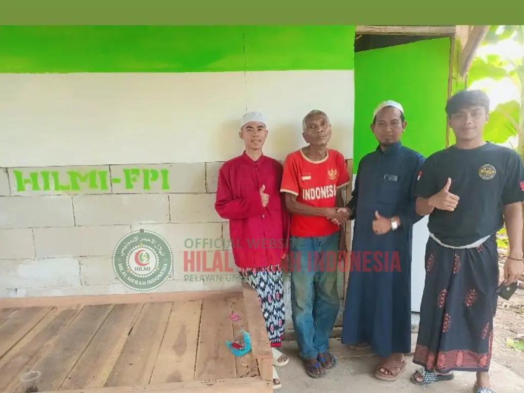 Kerjasama DPC FPI Cariu dan Pemerintah Desa Bangunkan Rumah