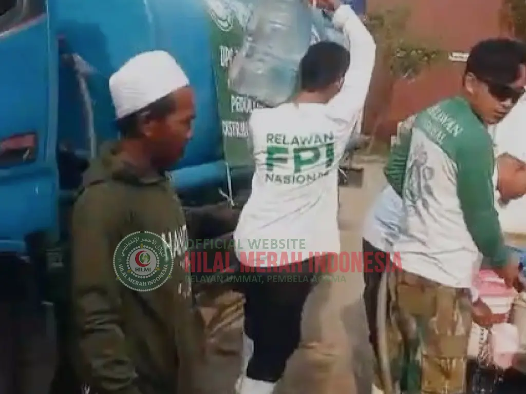 DPP HILMI FPI Salurkan Bantuan Air Bersih untuk Warga Terdampak Kekeringan 1