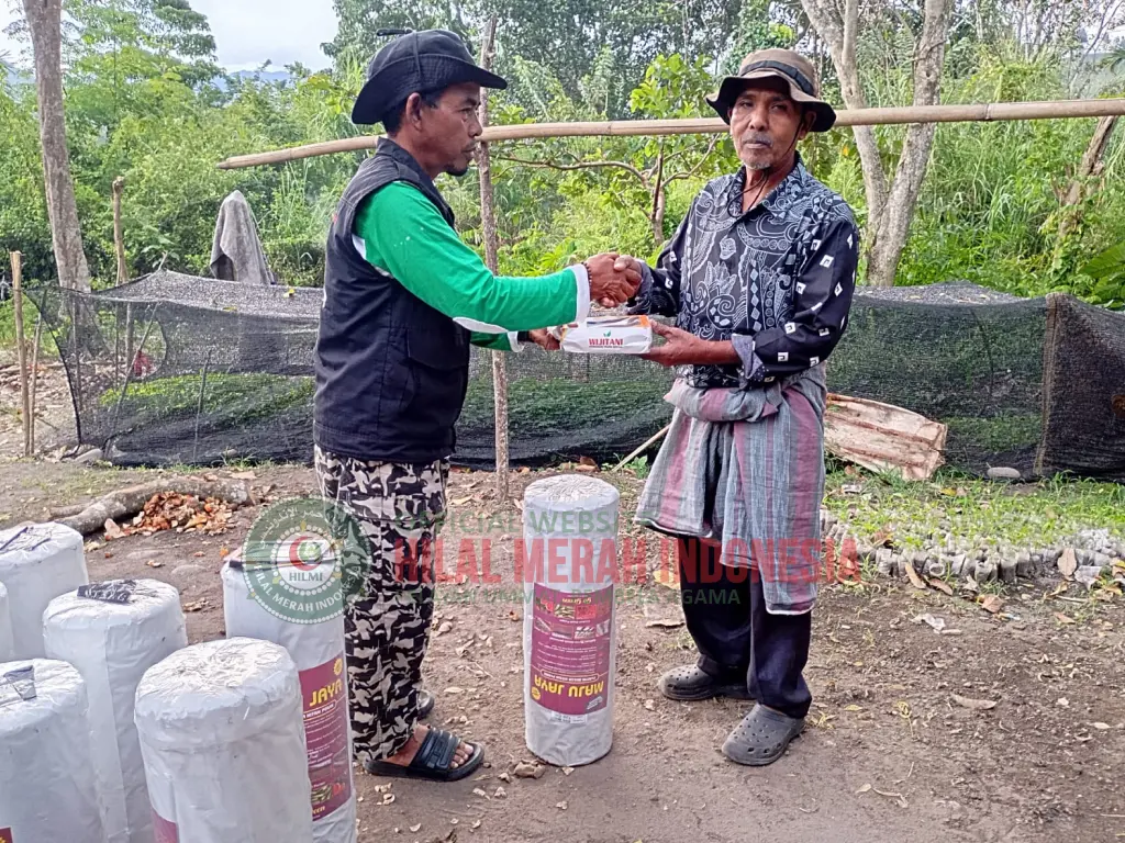 HILMI Aceh Salurkan Bantuan Sarana Pertanian bagi Petani Cabai Korban Banjir