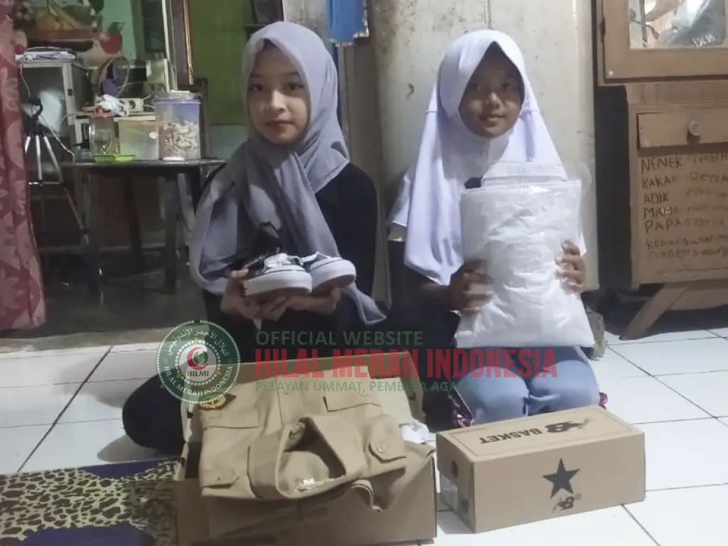 HILMI Ciamis Salurkan Bantuan Perlengkapan Sekolah untuk Dua Anak Yatim