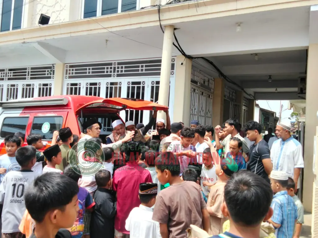 HILMI-FPI Sumut Bagikan 110 Bungkus Nasi dalam Program Jumat Berkah di Medan Barat 1