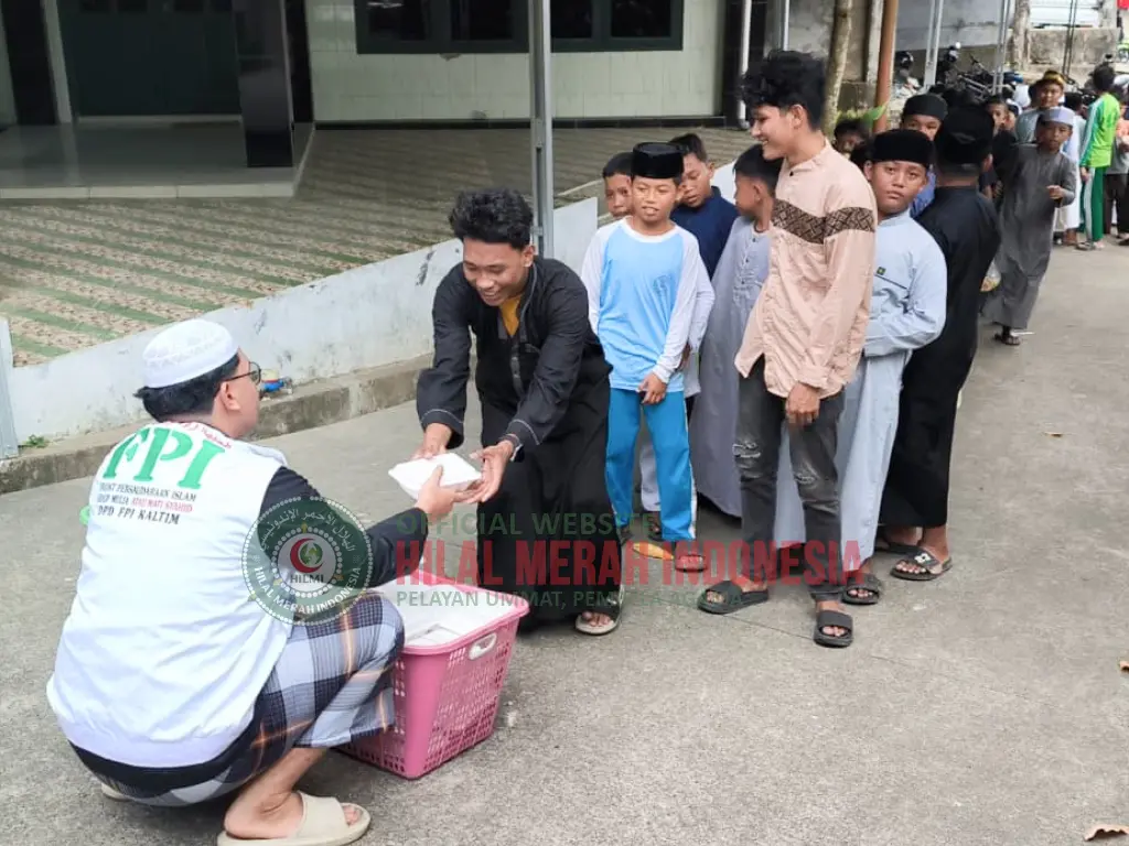 HILMI dan DPD FPI Kaltim Kembali Salurkan 210 Kotak Nasi dalam Program Jumat Berkah 1